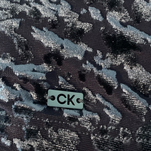 Calvin Klein size women’s XL velvet material cheetah print - Picture 9 of 9